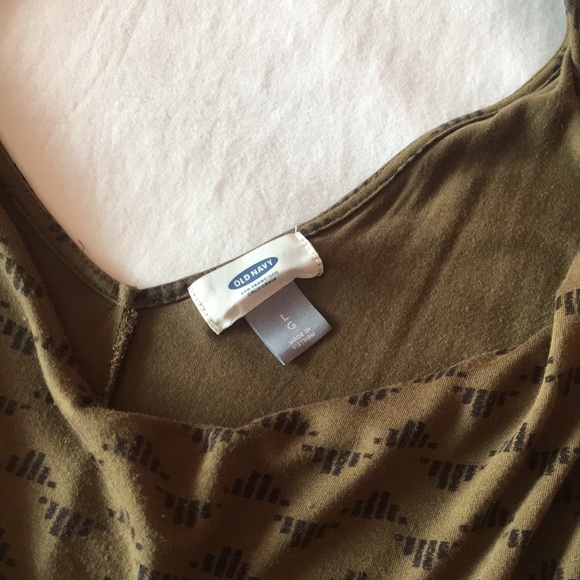 Patterned t-shirt. - Picture 3 of 4